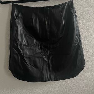 Free with bundle - Faux leather mini skirt size S/4
